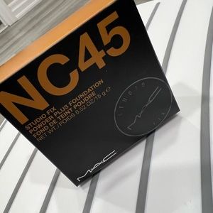 Mac Studio fix foundation powder